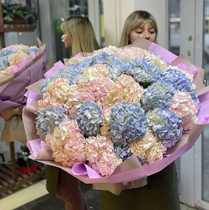 гортензия в букете