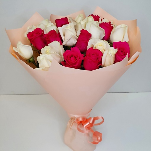 25 красно-белых роз (страна Россия)