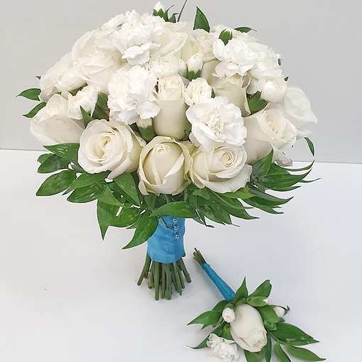 Классический свадебный букет в белом цвете. 