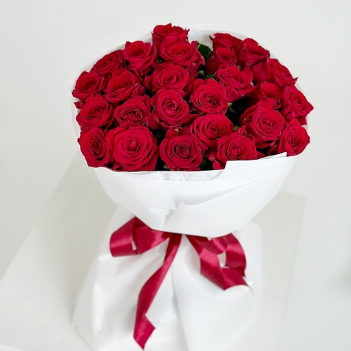Классический букет из красных роз, высотой 50см (страна Россия)