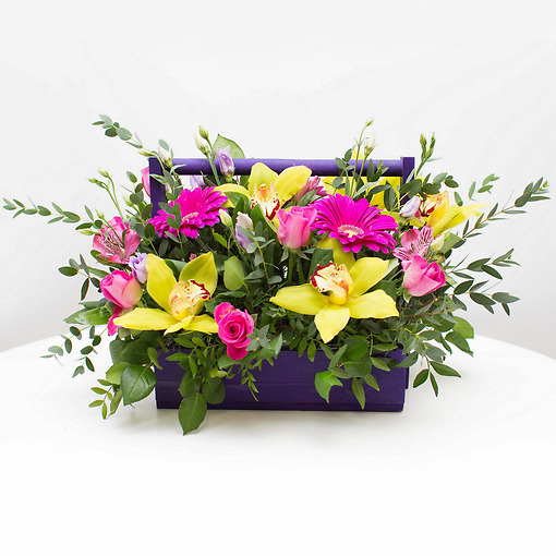 Яркая и жизнерадостная композиция из королевских орхидей и милых гербер в желто-розовой гамме 