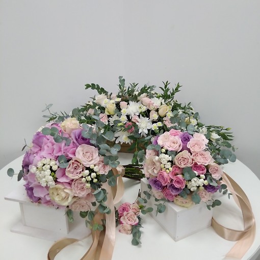 Свадебный набор: букет невесты, дублер, бутоньерка, композиция на стол молодоженам