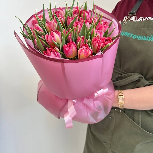 25 махровых тюльпанов в матовой упаковке.