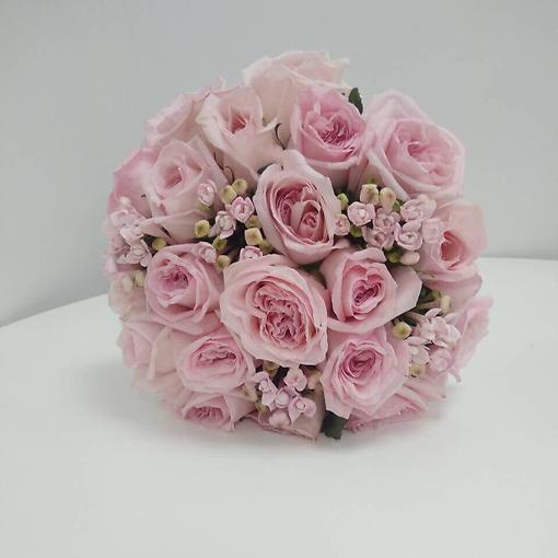Свадебный букет из роз нежно-розового цвета